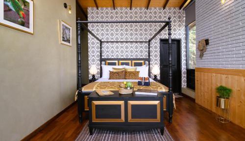 Suite with Mountain View