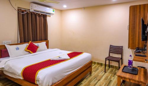 Deluxe Double Room (2 Adults + 1 Child)