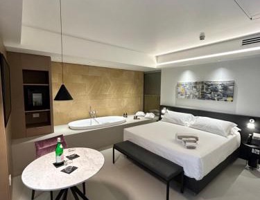 King Room with Spa Bath