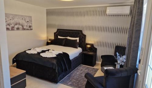 Deluxe Double Room with Shower