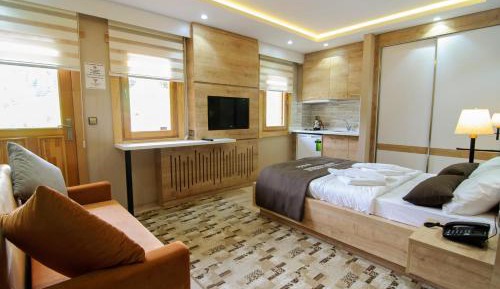 Deluxe Double Room with Lake View and Kitchenette