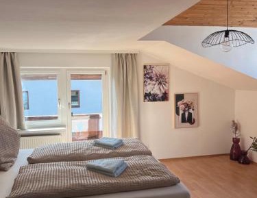 Apartment with Mountain View