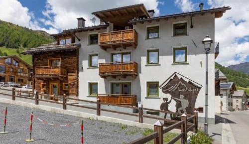 Superior One-Bedroom Apartment with Balcony