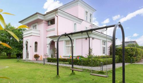 Villa with Garden View