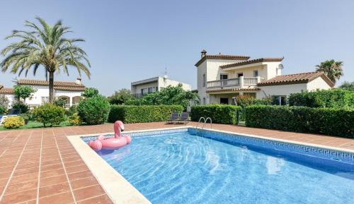Villa with Garden View
