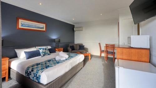 Queen Room with Spa Bath