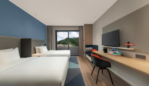 Standard Twin Room with Balcony