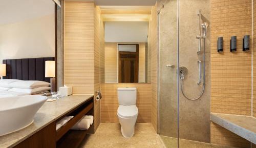 Executive Deluxe King Room with Executive lounge access, Enjoy 20% off on Spa & 15% off on Food & Soft beverages