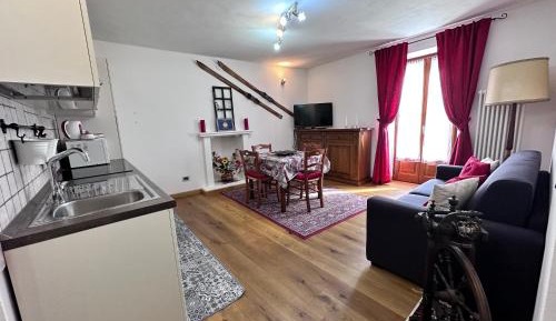 Apartment with Mountain View