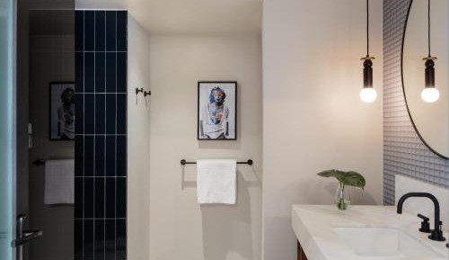 Premium King Room with City View