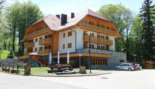 One-Bedroom Apartment with Balcony