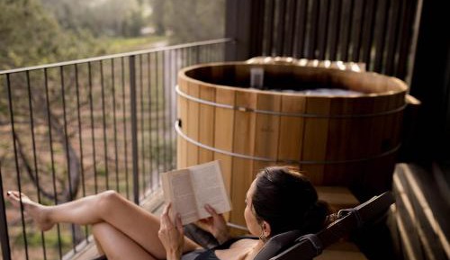 Forest View Cottage with nordic bathub.