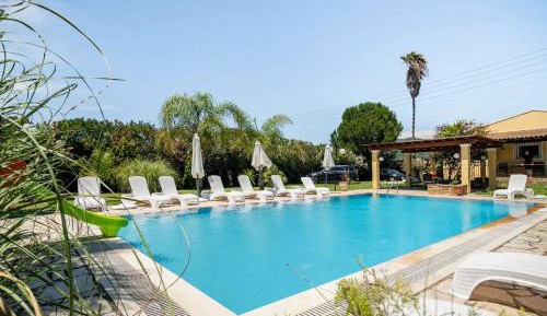 Two-Bedroom Bungalow with Pool View (Cassandra)