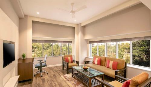 King Suite - Non-Smoking