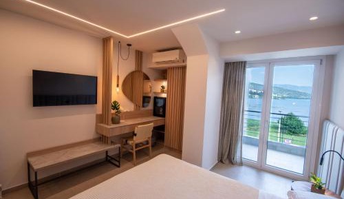 Double Room with Lake View