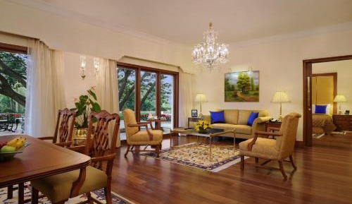 Deluxe Suite with Private Balcony and Two Ways Airport Transfers