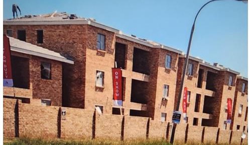 Apartment with Mountain View