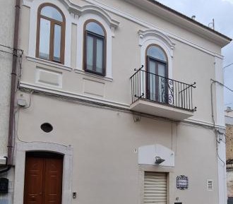 Deluxe Room (2 Adults + 1 Child)