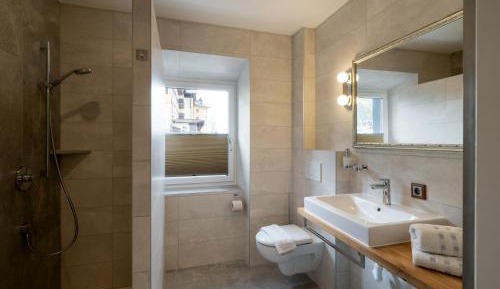  Apartment im Erdgeschoss mit Garten See- und Bergblick