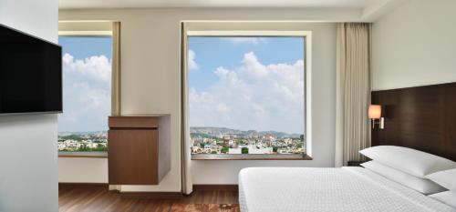 Deluxe Suite(15 Mins comp Head Massage, High Tea, (4-5PM), 20% off on SPA, Laundry and Food & Soft Beverages only at The Eatery, One way Airport/Railway Transfer complimentary, Credit Meal of INR 1000/- in a the stay on Minimum bill amount of INR 2500/-)