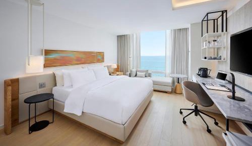 Large King Studio with Lake View