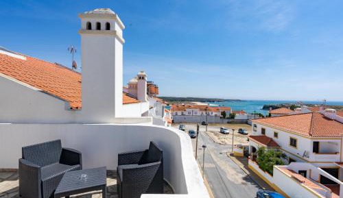 Apartment with Terrace and Sea View