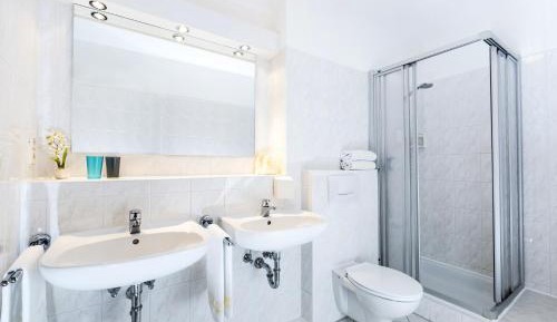 Apartment (3 Adults)