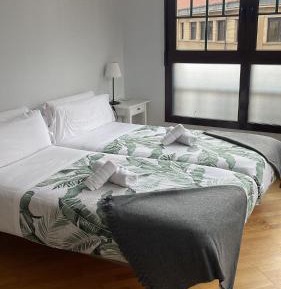Basic Double Room with Shared Bathroom