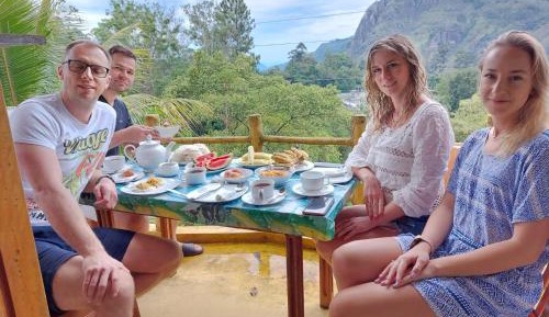 Deluxe Twin Room With Ella Rock View