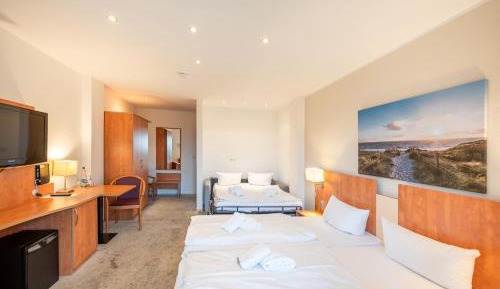 Family Room with Terrace & Sea View