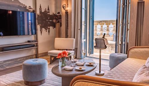 Queen Suite with Sea View