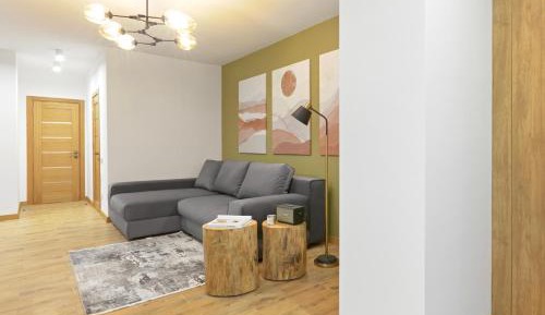 Apartment with Mountain View