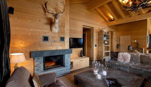 Apartment with Mountain View