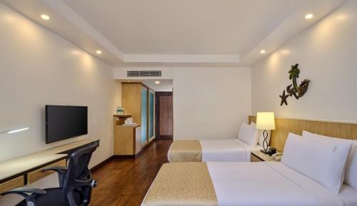 Standard King Room with Pool View - Smoking