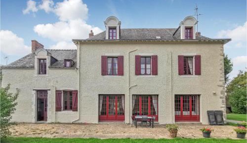 Eight-Bedroom Holiday Home