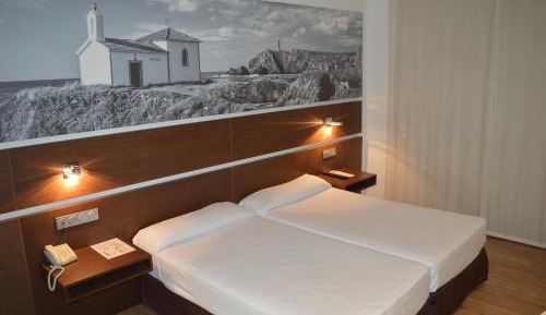 Double or Twin Room (2 Adults + 1 Child)