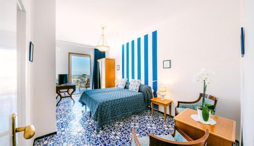 Deluxe Double or Twin Room with Sea View