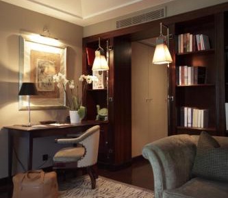 Suite with Lake View and Spa access