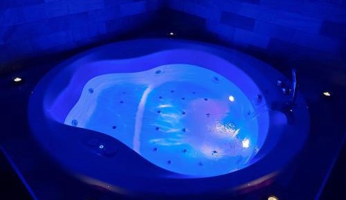 Deluxe Suite with Spa Bath