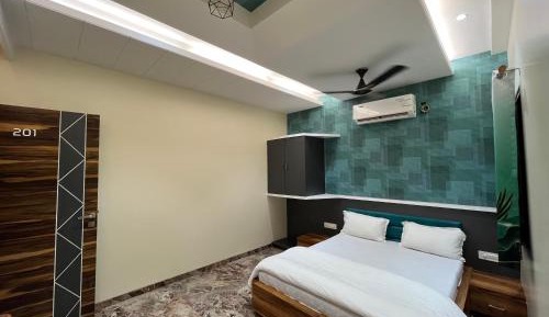 Deluxe Room (2 Adults + 1 Child)