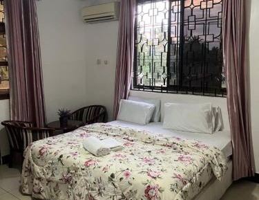 Deluxe Room (2 Adults + 1 Child)