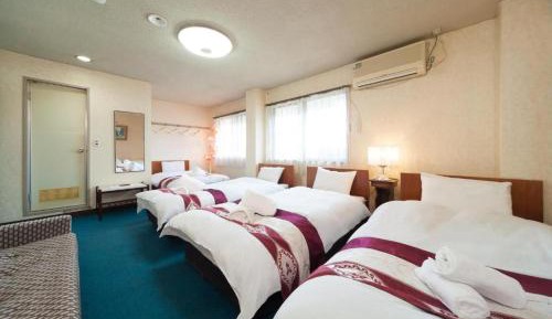 Quadruple Room with Private Bathroom