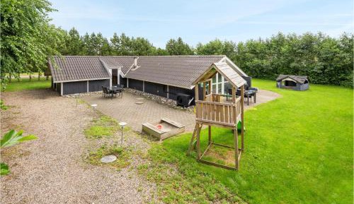 Three-Bedroom Holiday Home 