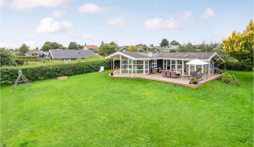 Three-Bedroom Holiday Home 