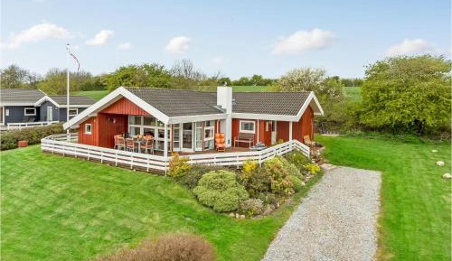 Three-Bedroom Vacation Home 