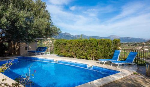 Villa with Garden View