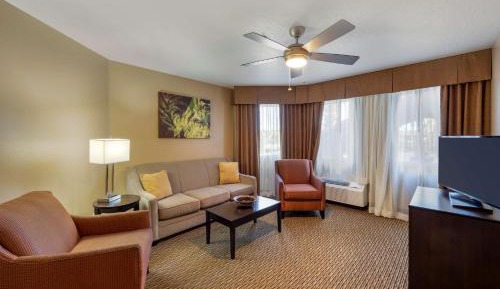 King Suite - Non-Smoking
