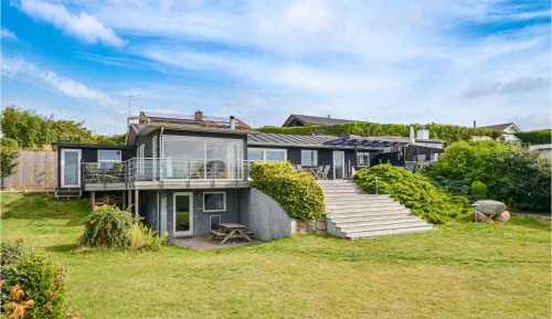 Three-Bedroom Holiday Home 