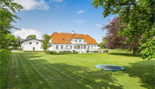 Eight-Bedroom Holiday Home