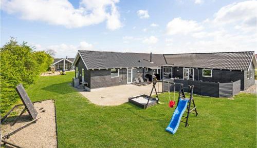 Seven-Bedroom Holiday Home